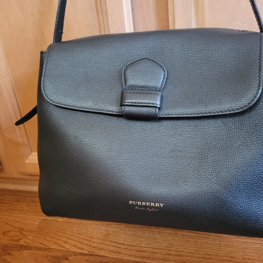 COPY - Burberry Handbag - Picture 2 of 6